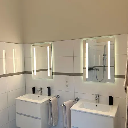 Pure Highlight Living - 10 *